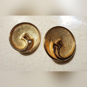 Vintage Emmons 60s, 70s Circular mid century modern gold tone clip on earrings